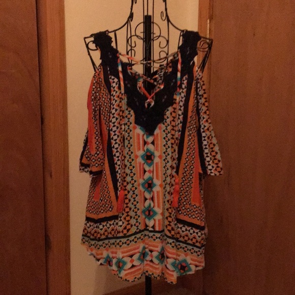 crown & ivy Tops - Crown & Ivy 👚 Blouse💜